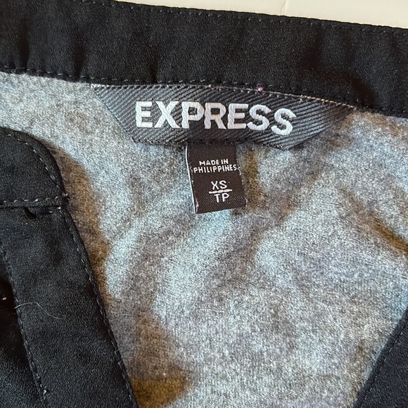 Express 3/4 length sleeve blouse - Picture 2 of 6